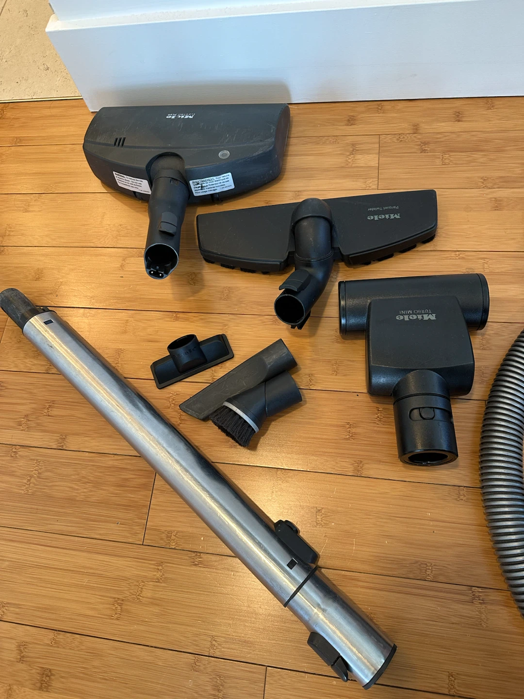 Miele Blizzard CX1 Cat & Dog Turbo PowerLine Vacuum - photo 3