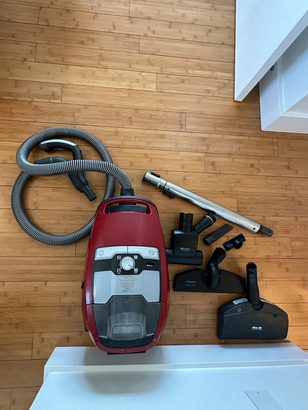 Miele Blizzard CX1 Cat & Dog Turbo PowerLine Vacuum - photo 4