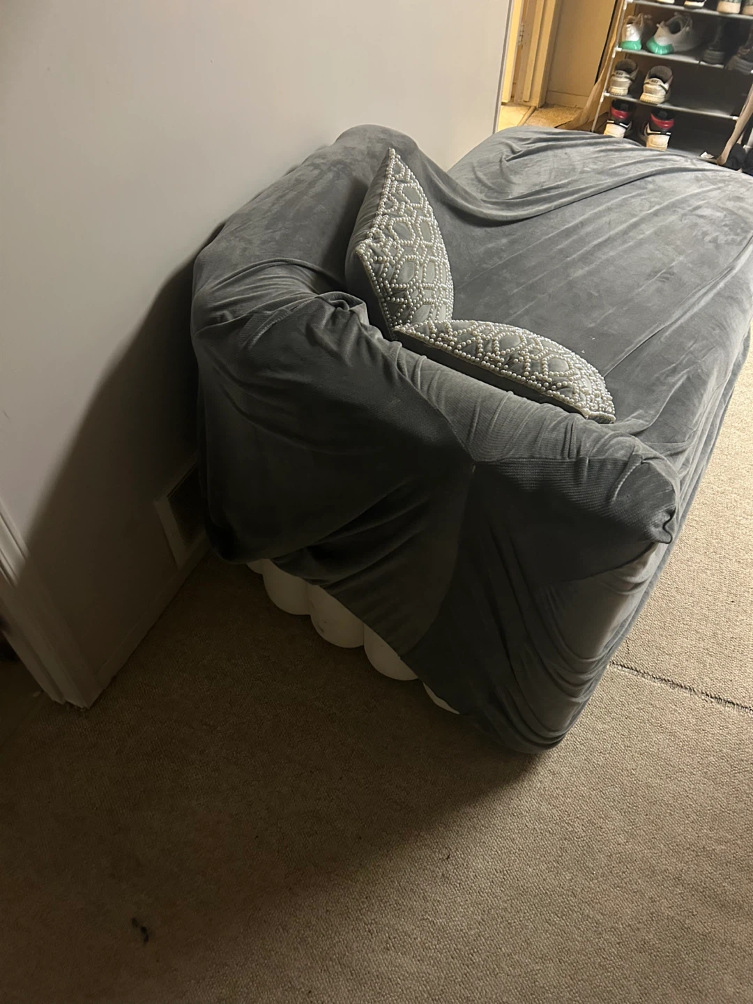 Grey Velvet Chaise Lounge - photo 3