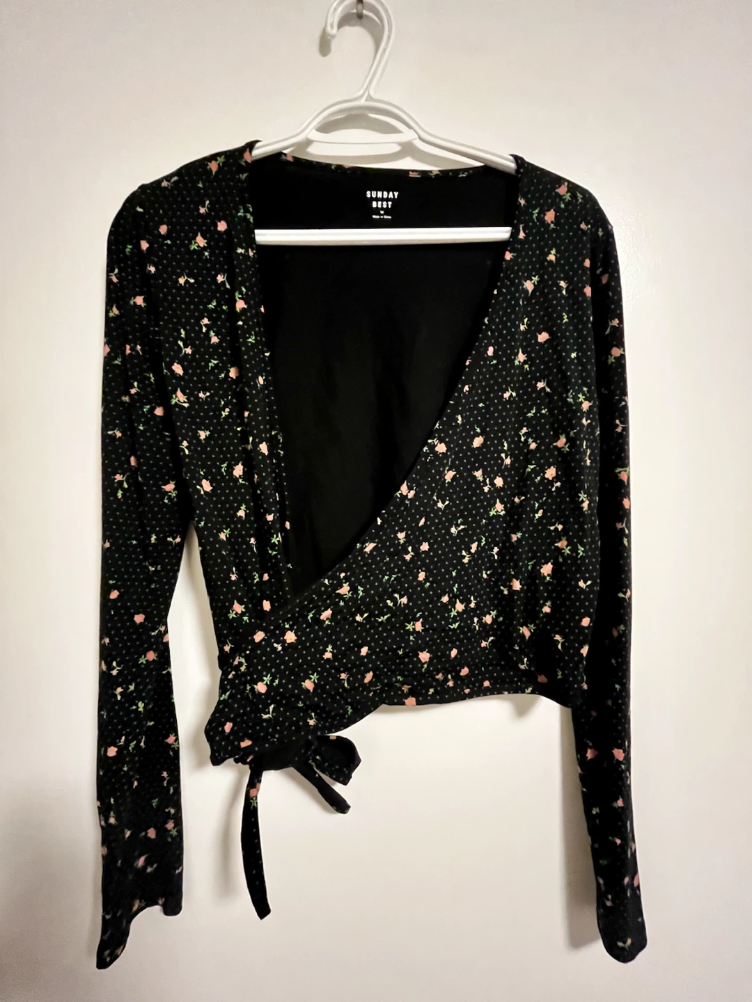 Sunday Best floral wrap top size M - photo 4