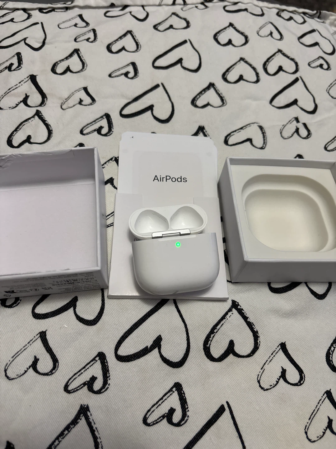 Apple AirPods Charging Case - photo 2