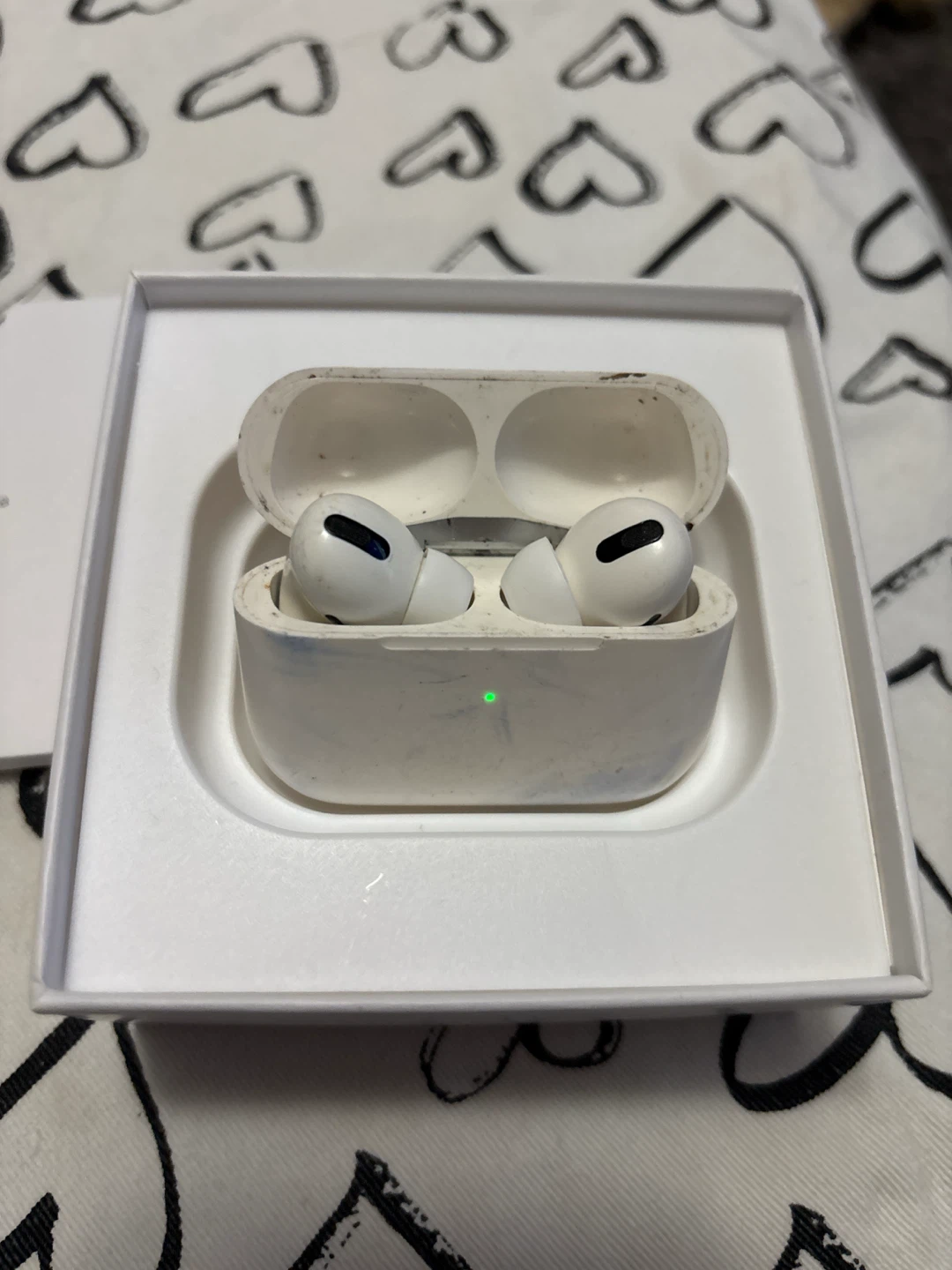 Apple AirPods Pro with Wireless Charging Case - photo 2