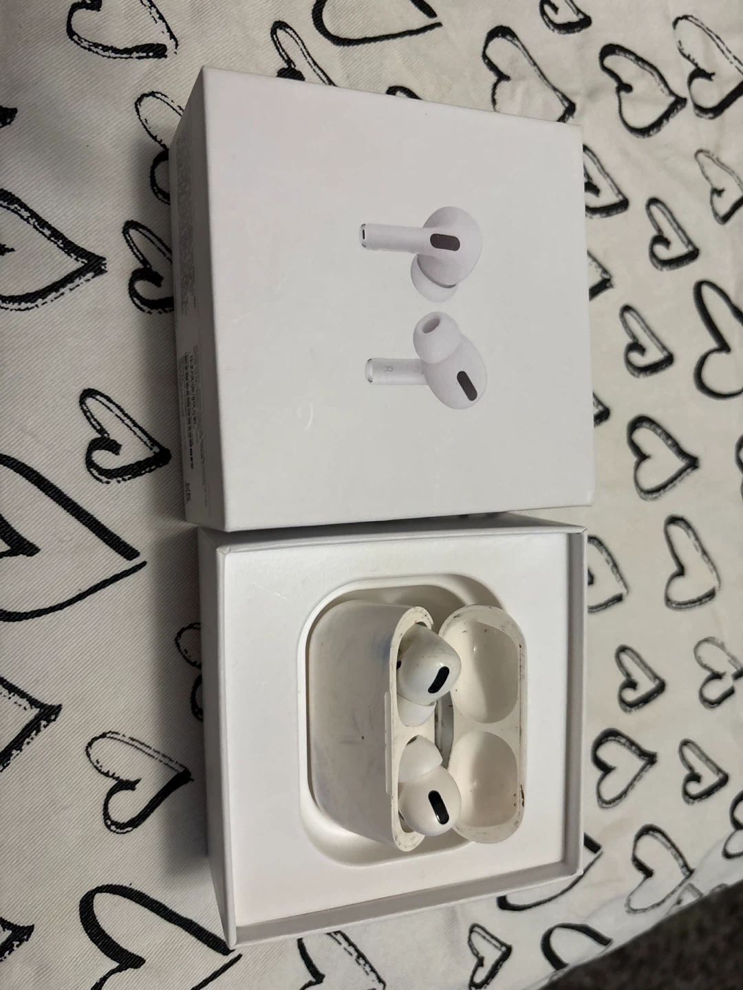 Apple AirPods Pro with Wireless Charging Case - photo 3