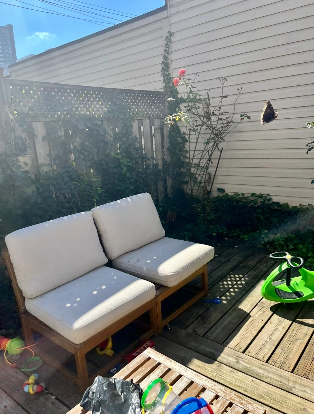 Outdoor Patio Set – 3 Chairs + Coffee Table (IKEA NÄMMARÖ)