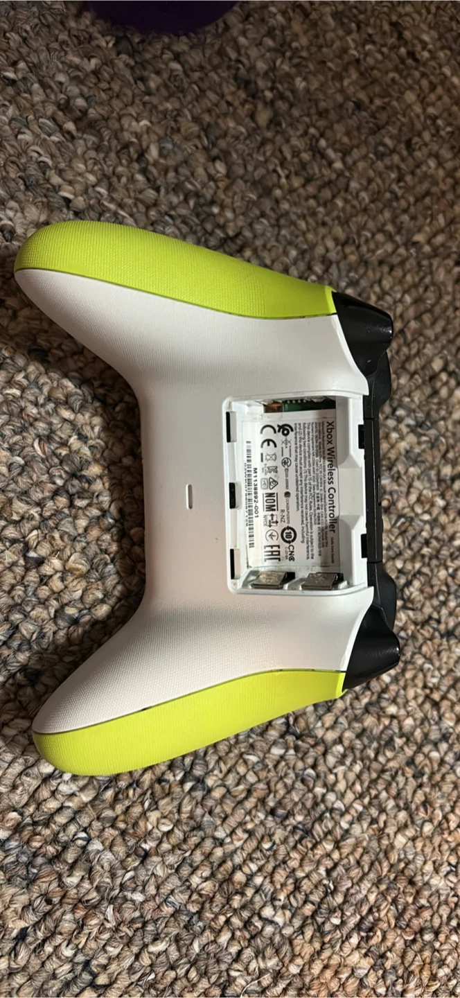 Xbox Wireless Controller - Electric Volt - photo 2