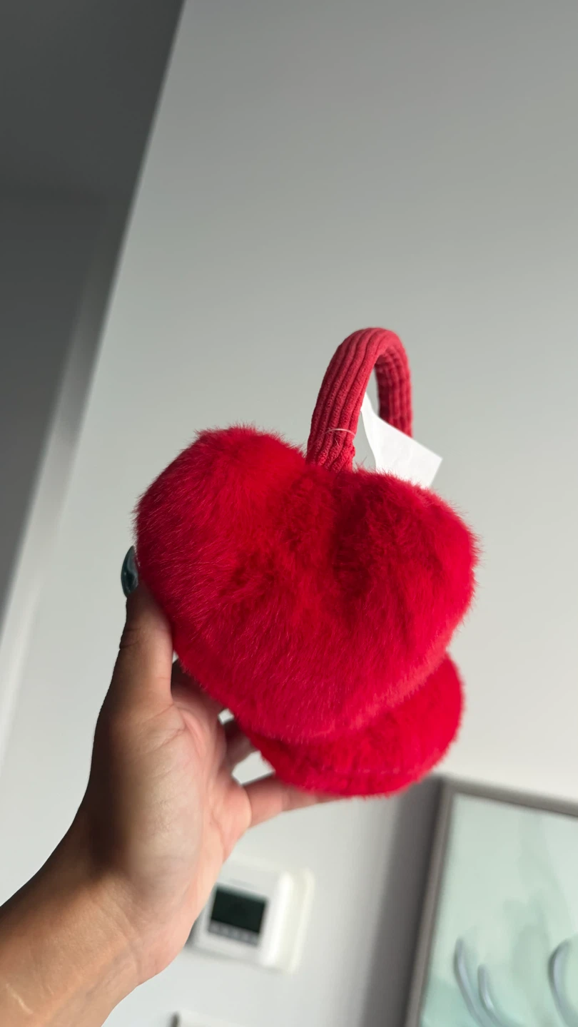 Red heart-shaped faux fur earmuffs - photo 2