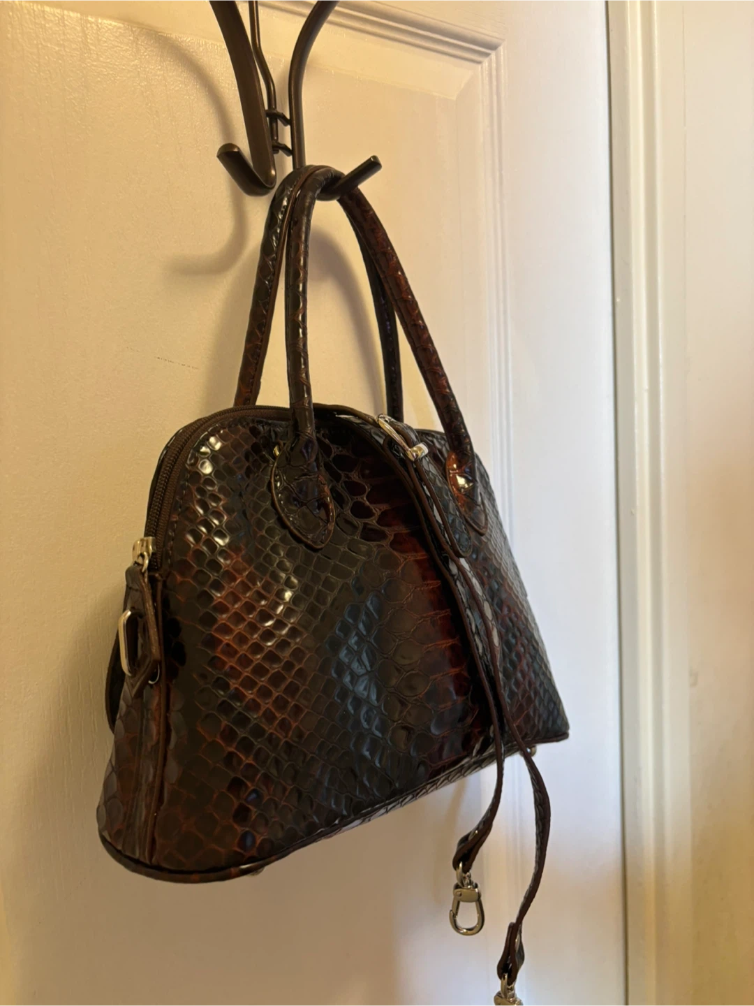 Danier Red and Black Ombre Croc-Embossed Leather Handbag - photo 2