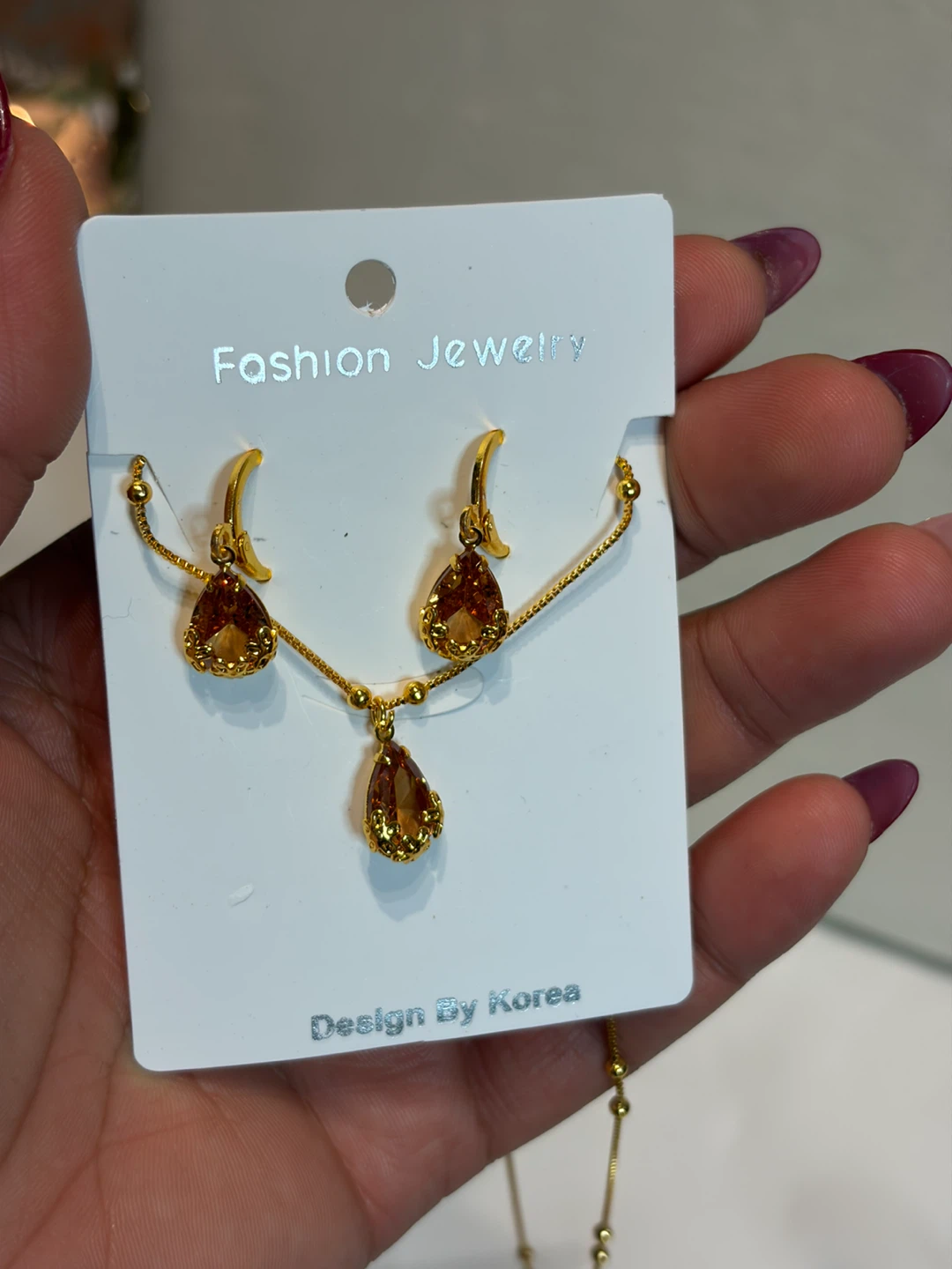 Gold Tone Teardrop Pendant Necklace and Earring Set