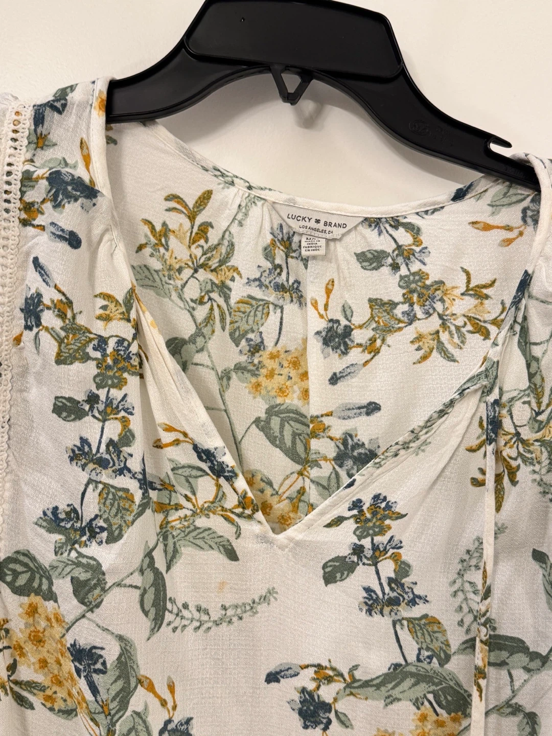 Lucky Brand Floral Flutter Sleeve Blouse – Size M - photo 2