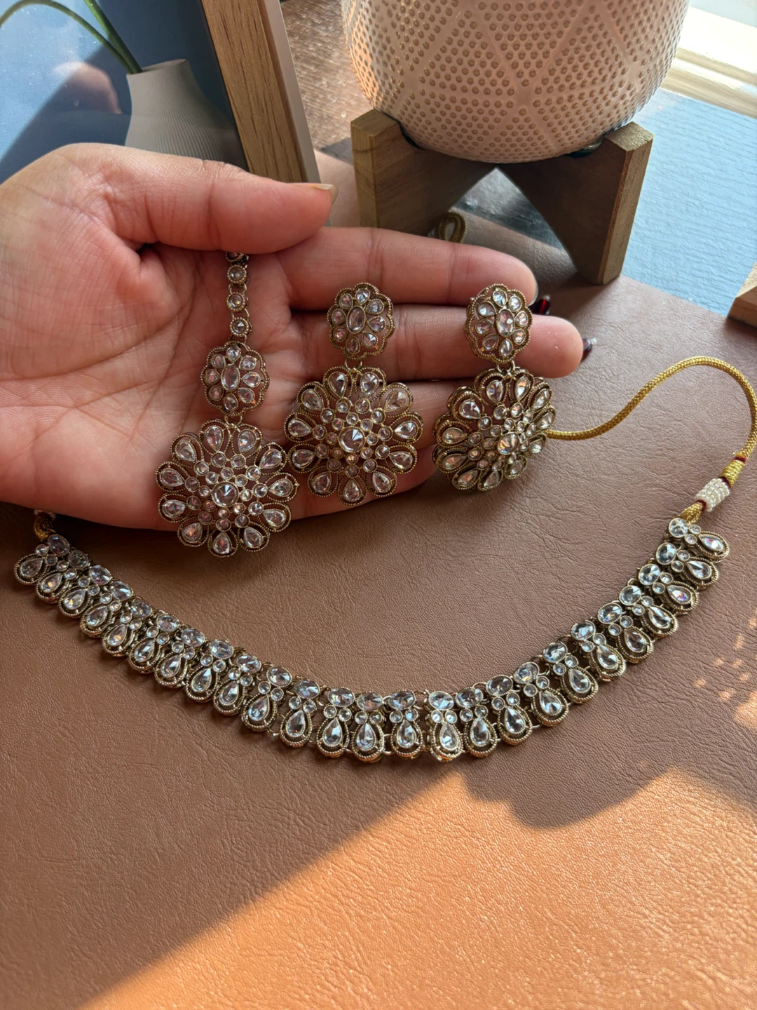 Indian Jewellery Set: Necklace, Earrings, Maang Tikka - photo 2