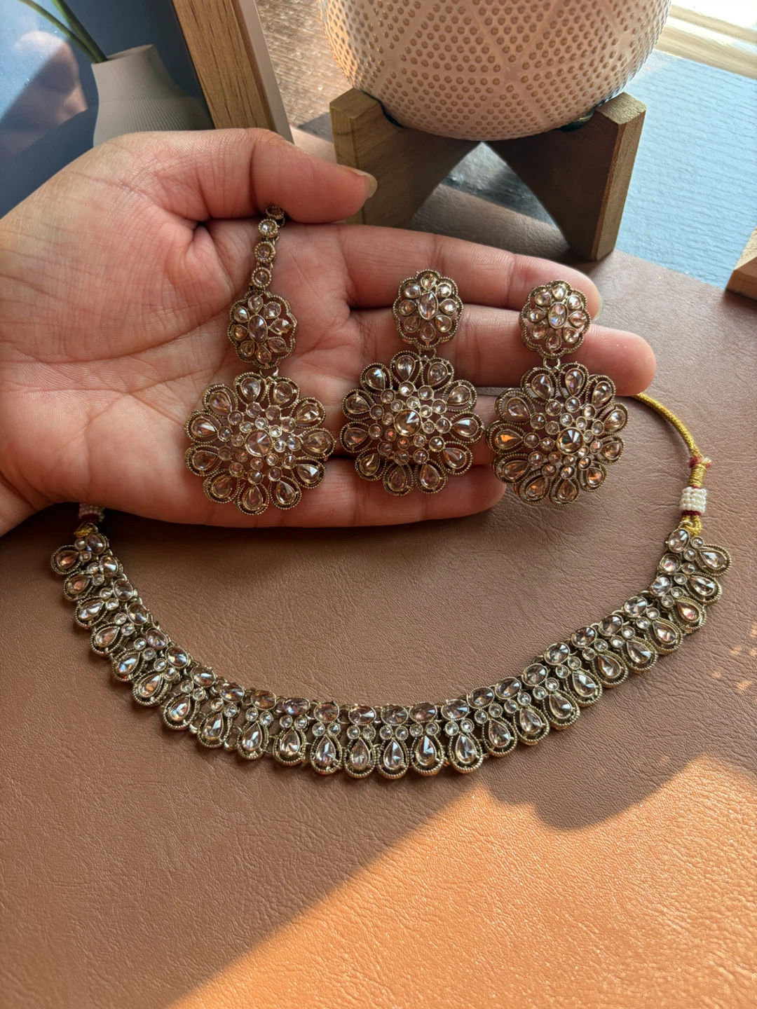 Indian Jewellery Set: Necklace, Earrings, Maang Tikka - photo 4