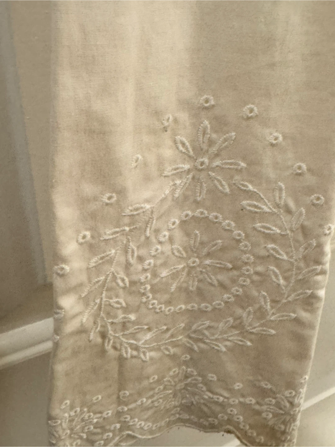City DKNY Ivory Button-Down Shirt with Embroidered Cuffs - photo 5