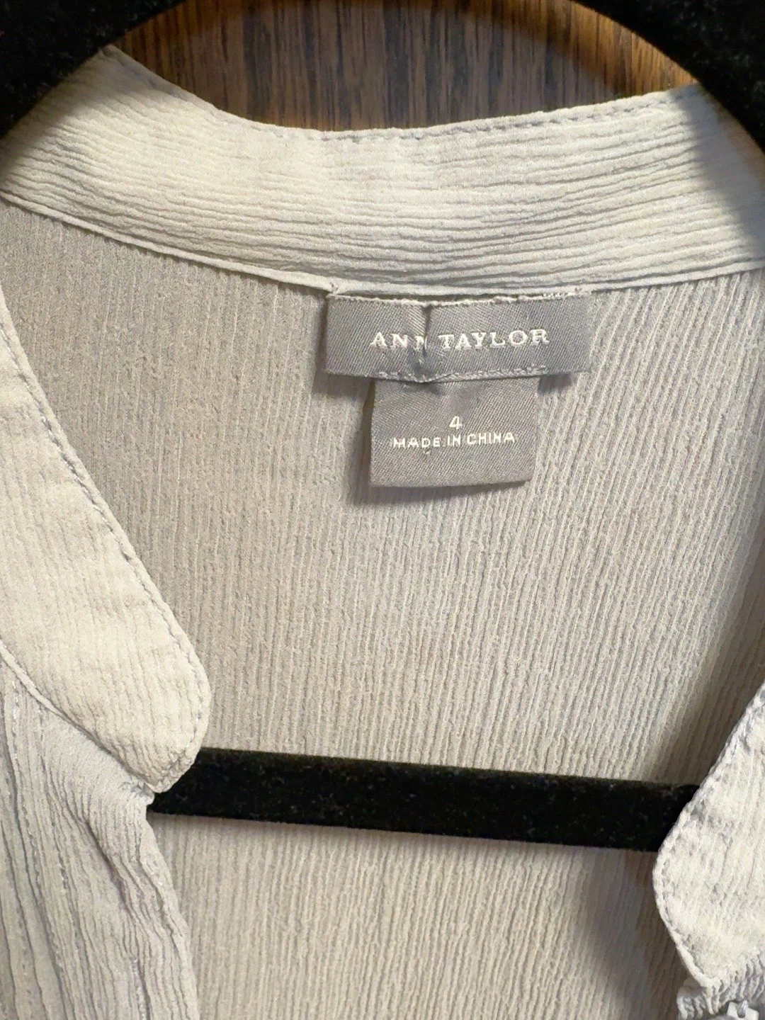 Ann Taylor 100% Silk Blouse Size 4 – Gray Lace Pintuck Top - photo 3