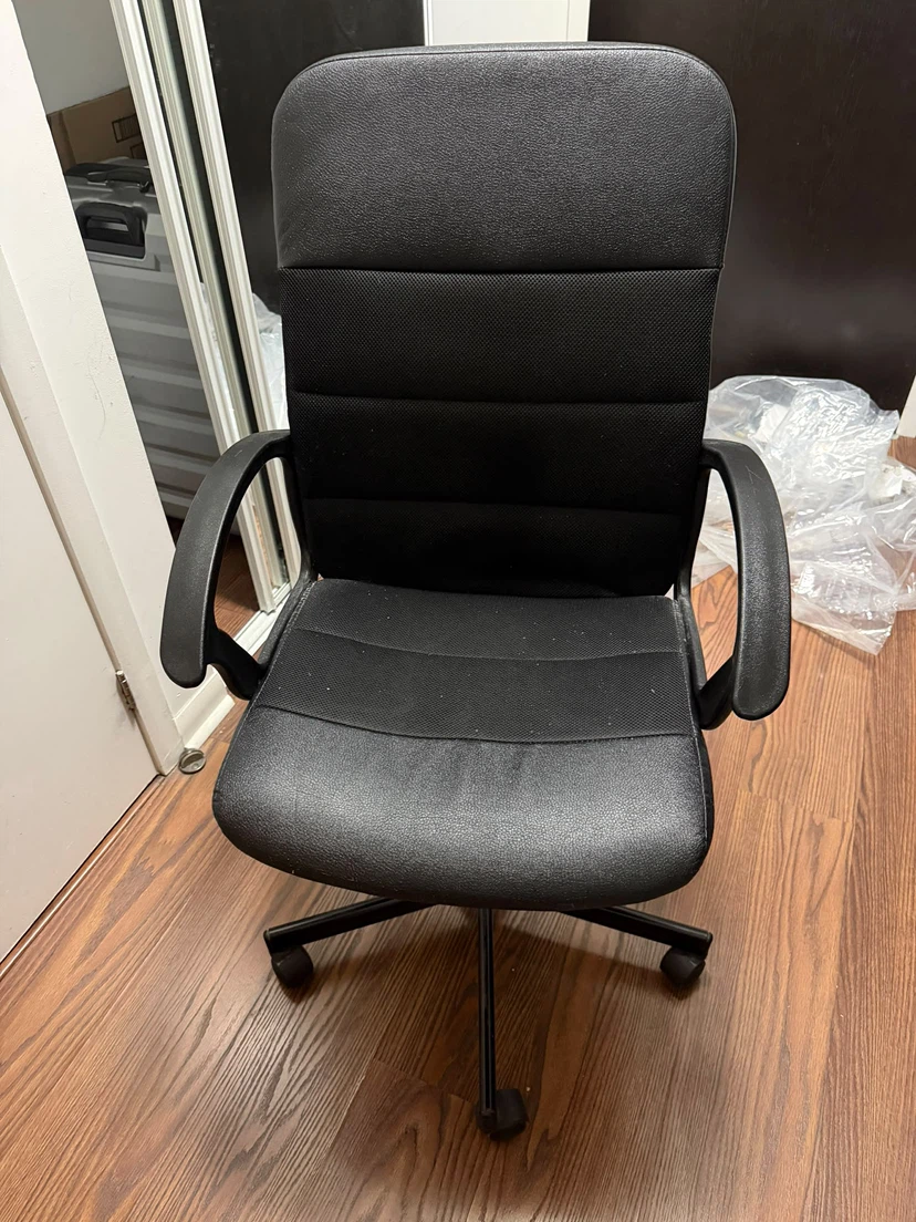 Black office desk chair - move out sale - photo 3