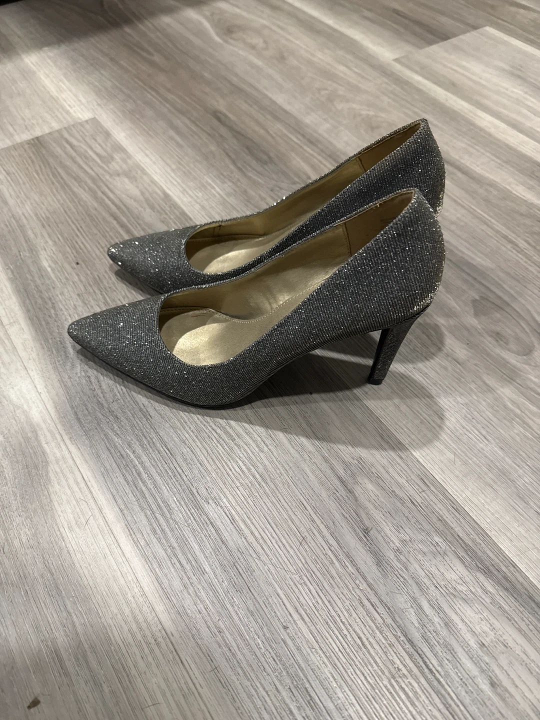 Bandolino Silver Glitter Pointed Toe Heels - photo 5