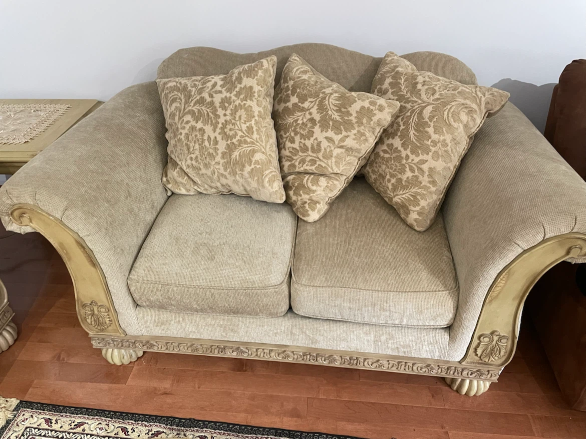 Ashley sofa set(love seat & 3-seater)& coffee table - photo 4