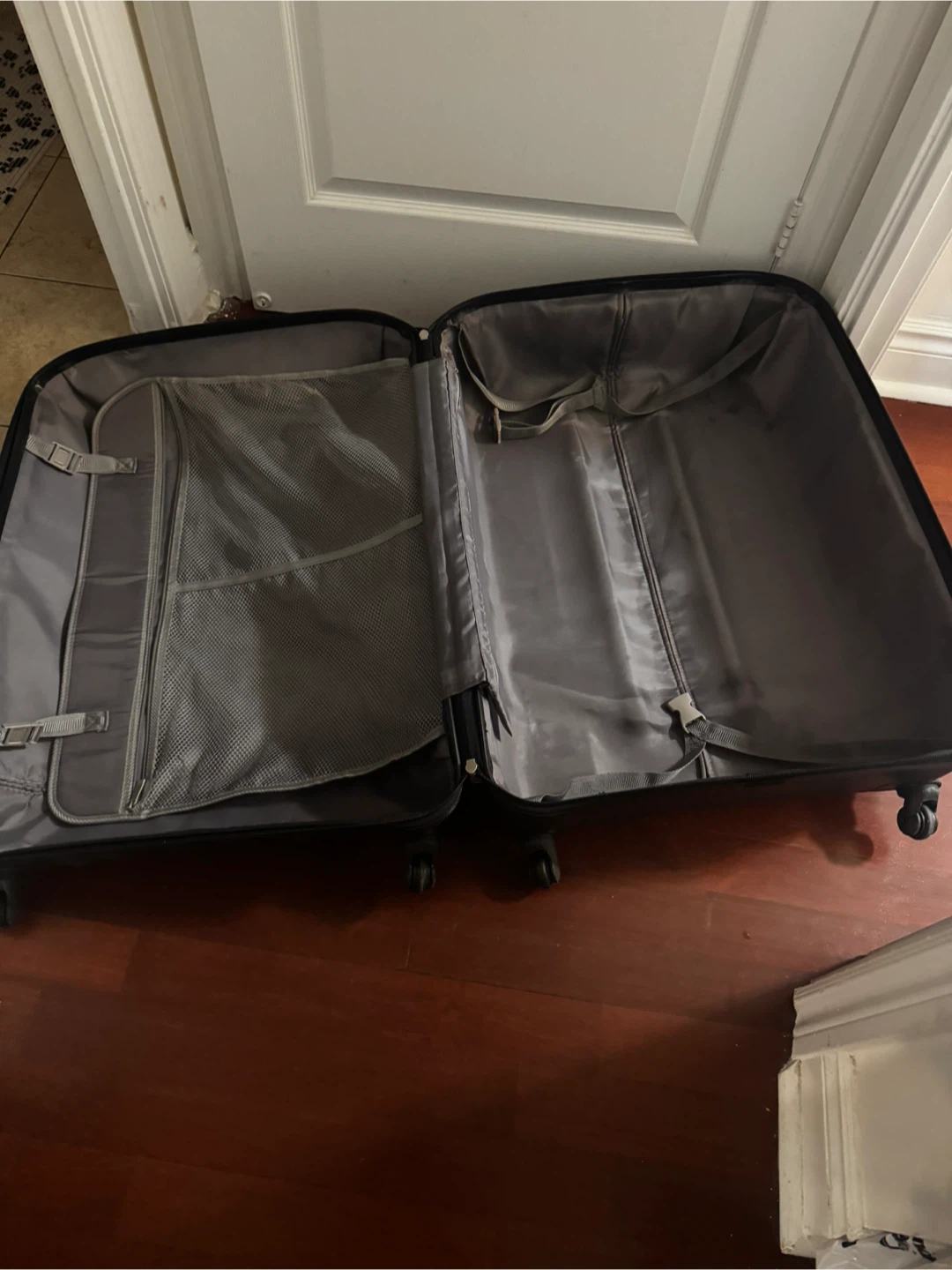 MCS Black Hard-Shell Spinner Luggage - photo 5