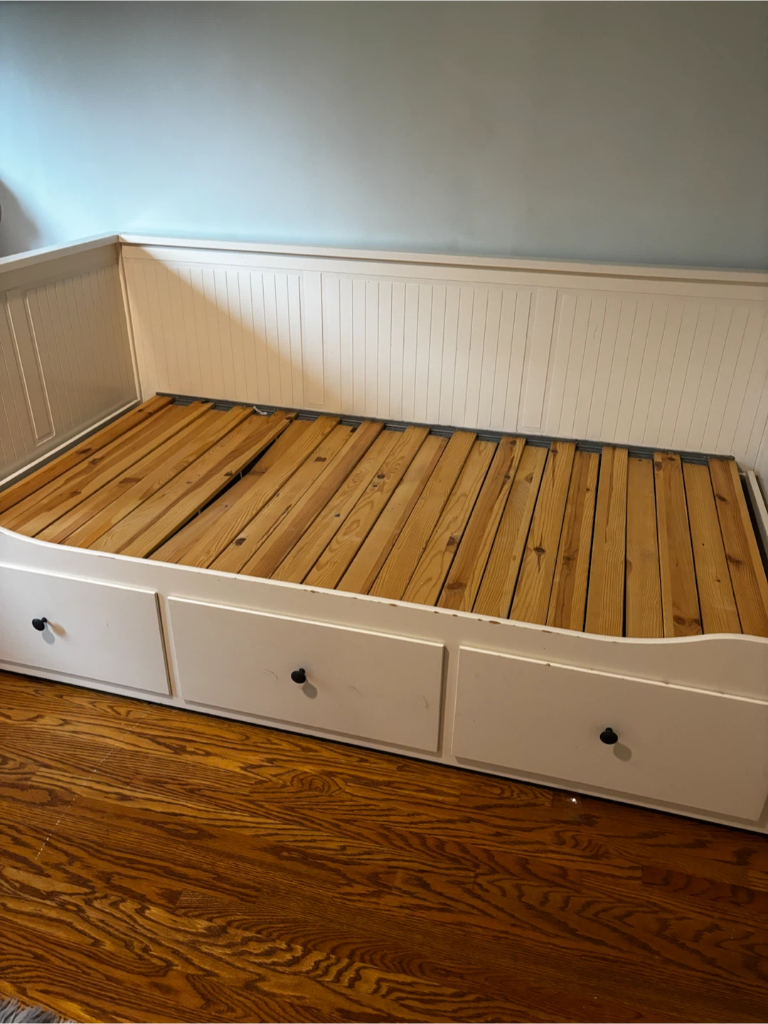 White Daybed with Storage Drawers