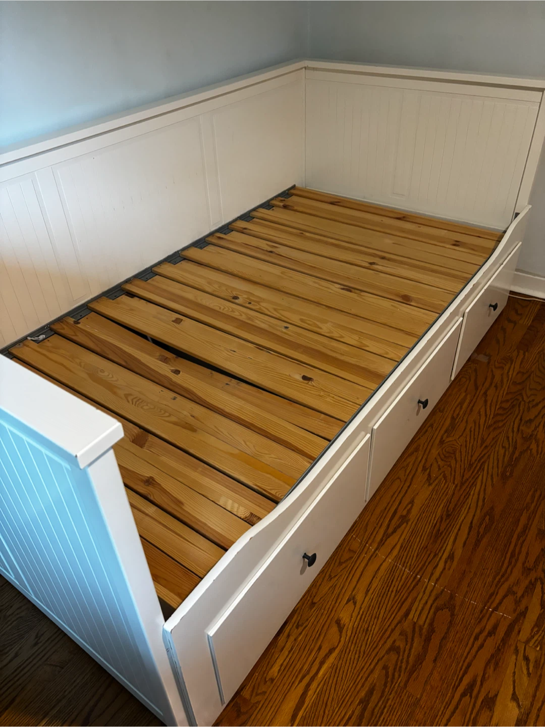 White Daybed with Storage Drawers - photo 3