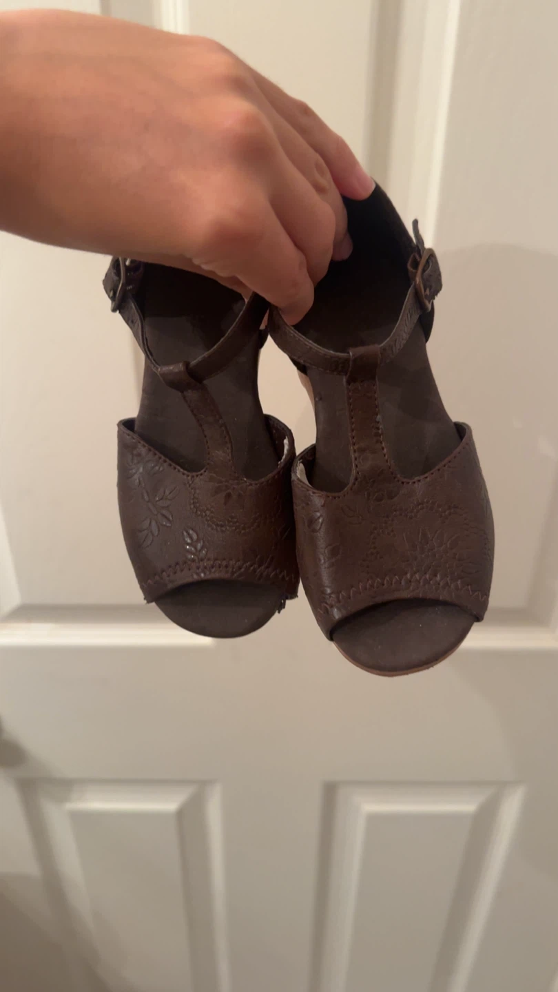 Brown Gap toddler t strap wooden bottom Sandals