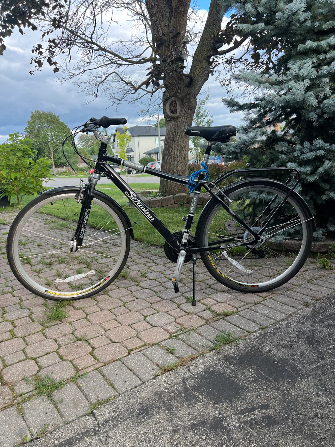 Schwinn Discover Hybrid Bicycle