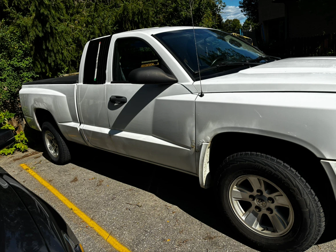 White 2010 dodge dakota - photo 3