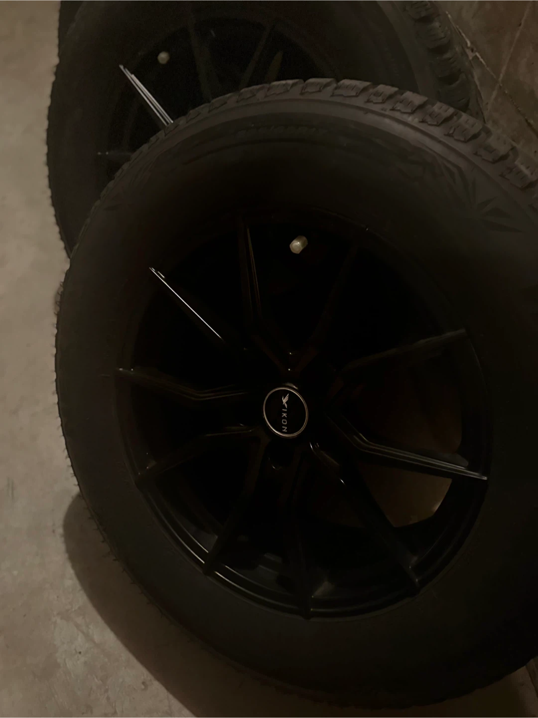 Set of 4 Winter Tires and Rims 235/65R17 - photo 2