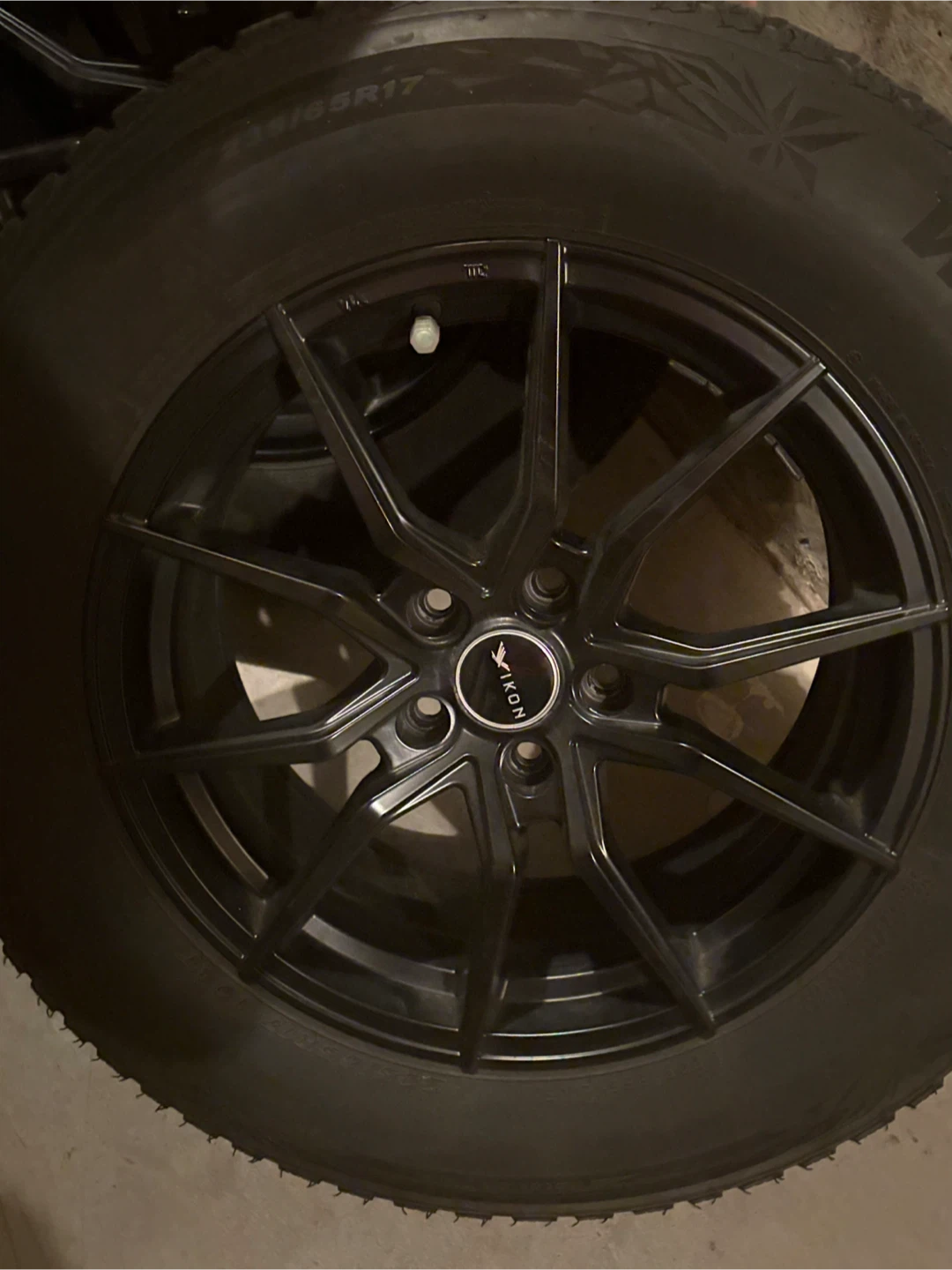 Set of 4 Winter Tires and Rims 235/65R17 - photo 3