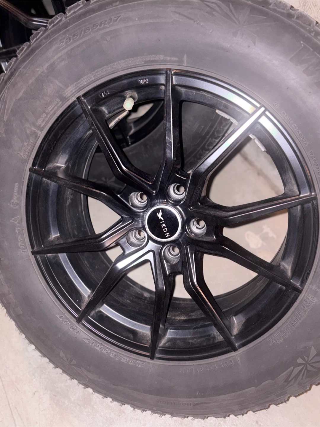 Set of 4 Winter Tires and Rims 235/65R17 - photo 4