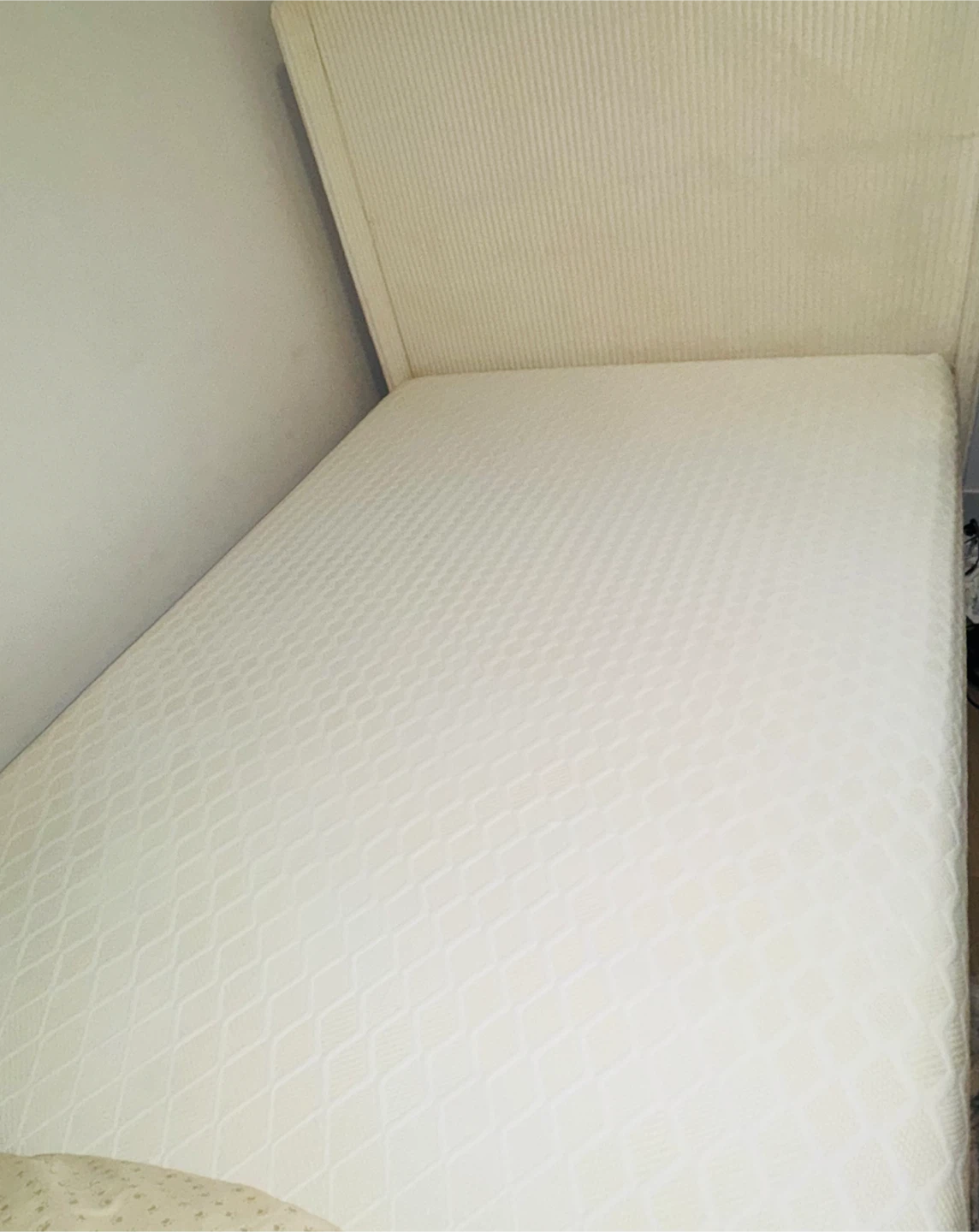 Like new full size memory foam mattress - photo 2
