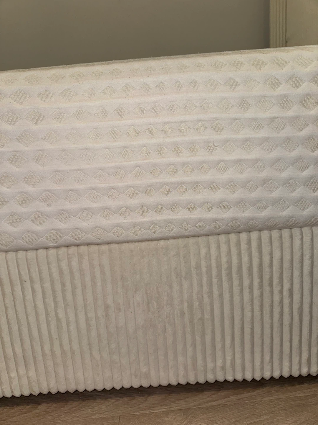 Like new full size memory foam mattress - photo 3