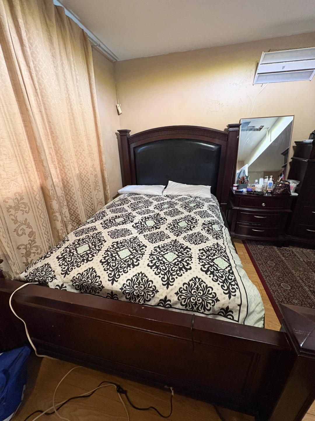Dark Wood Bedroom Set - Bed, Dresser & Nightstands - photo 3