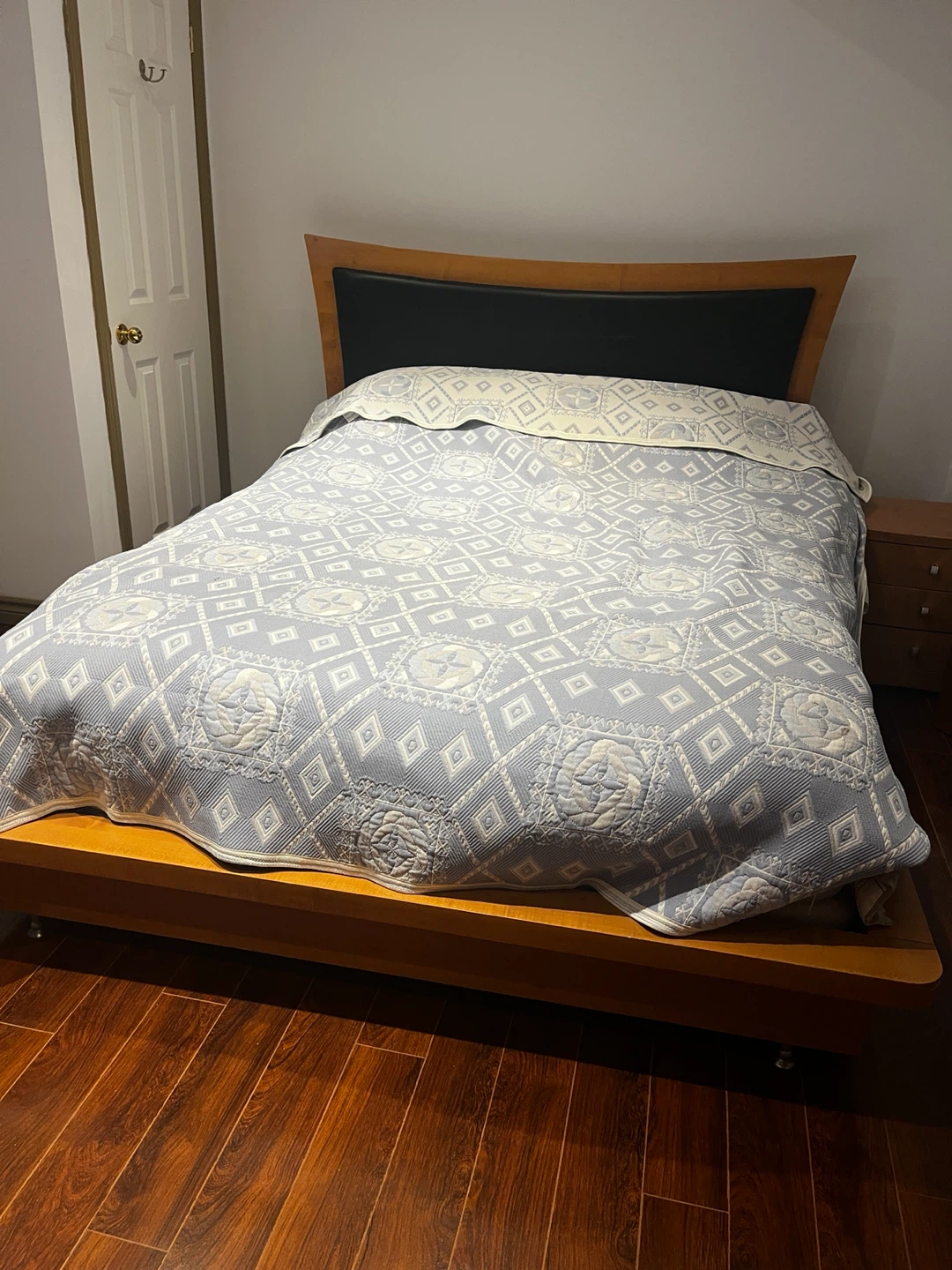 Wooden Bedroom Furniture Set
