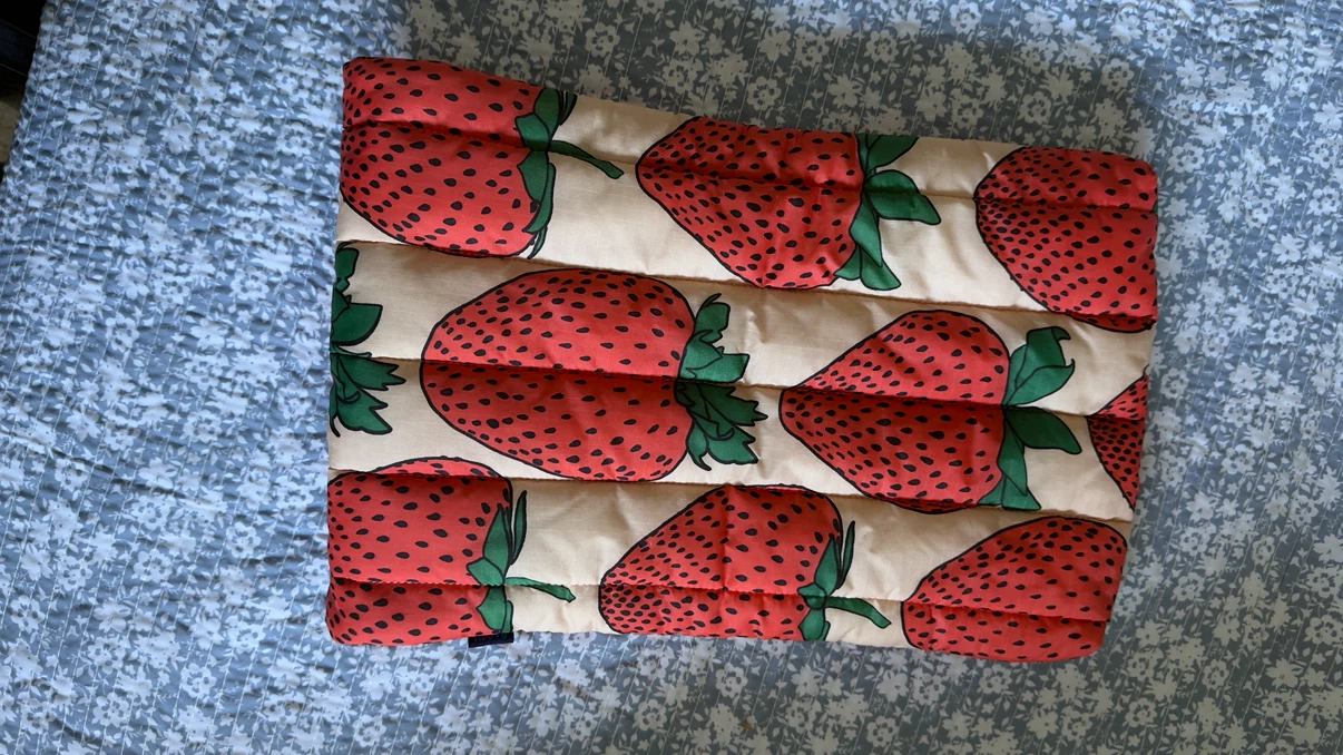 BAGGU Puffy Laptop Sleeve - Strawberry Print - photo 3