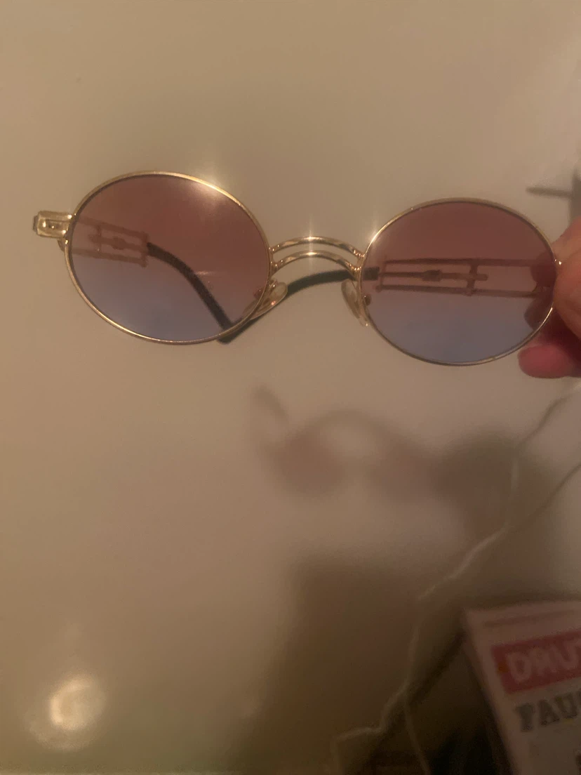Gold frame circular sunglasses with gradient lenses - photo 2