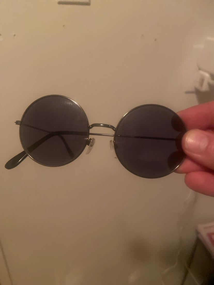 Vintage style round sunglasses