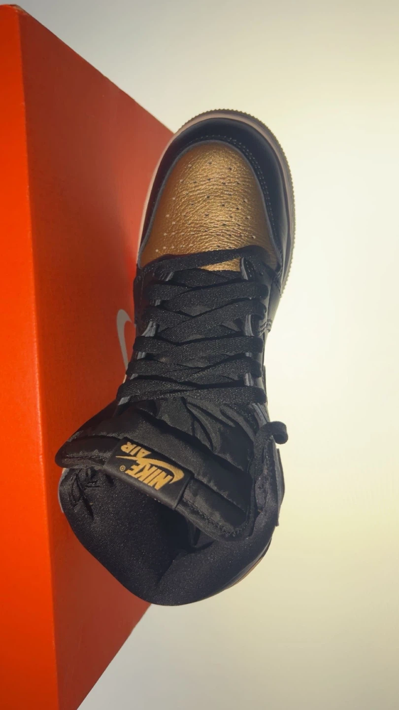 Nike Air Jordan 1 Retro High Gold Black - photo 3