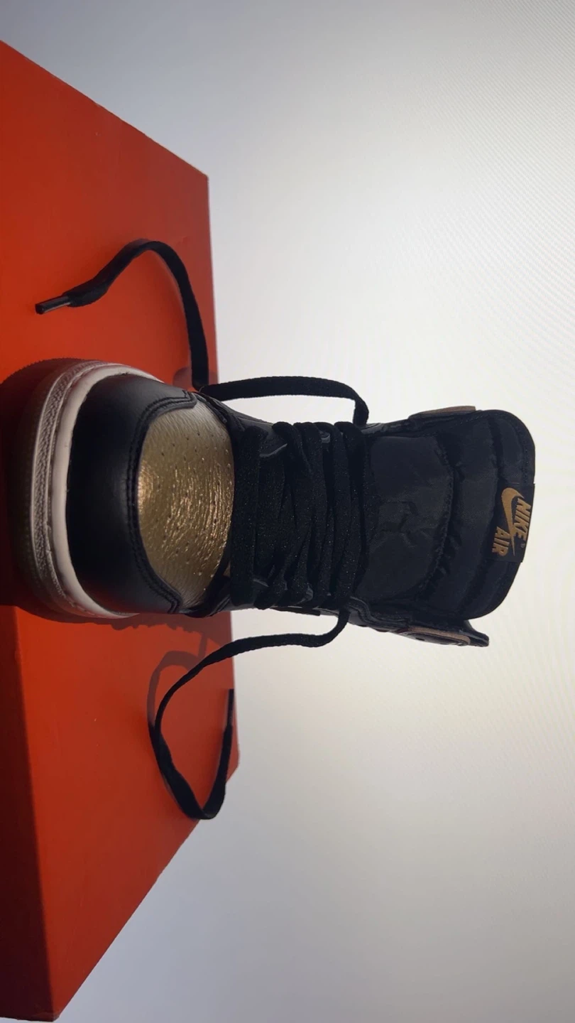 Nike Air Jordan 1 Retro High Gold Black - photo 4