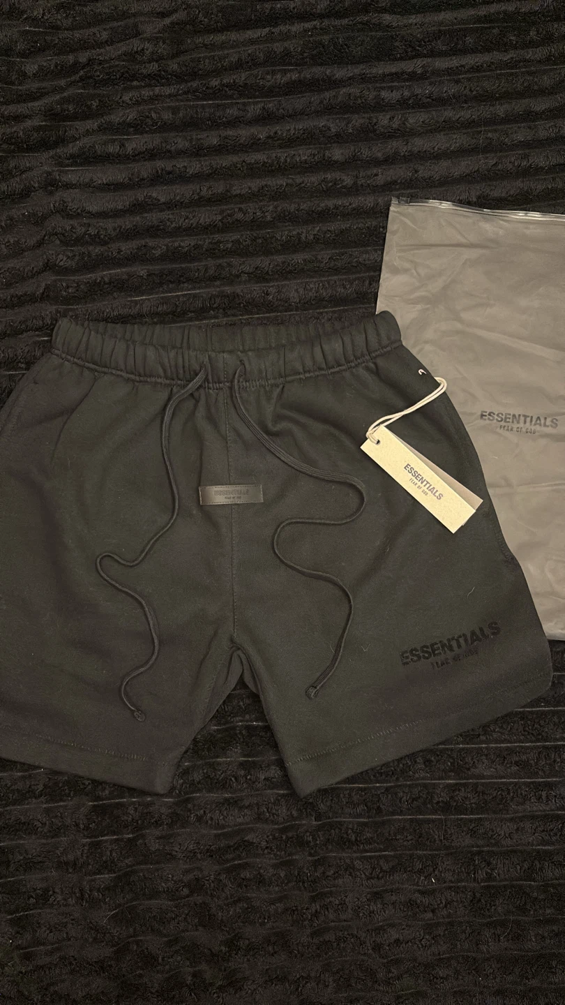 Essentials Fear of God Black Shorts
