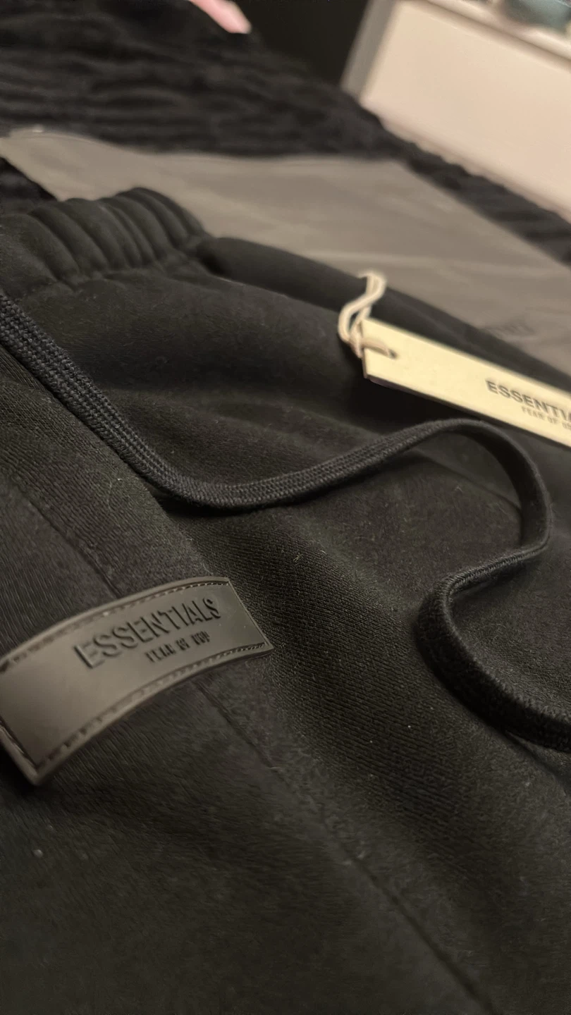 Essentials Fear of God Black Shorts - photo 3