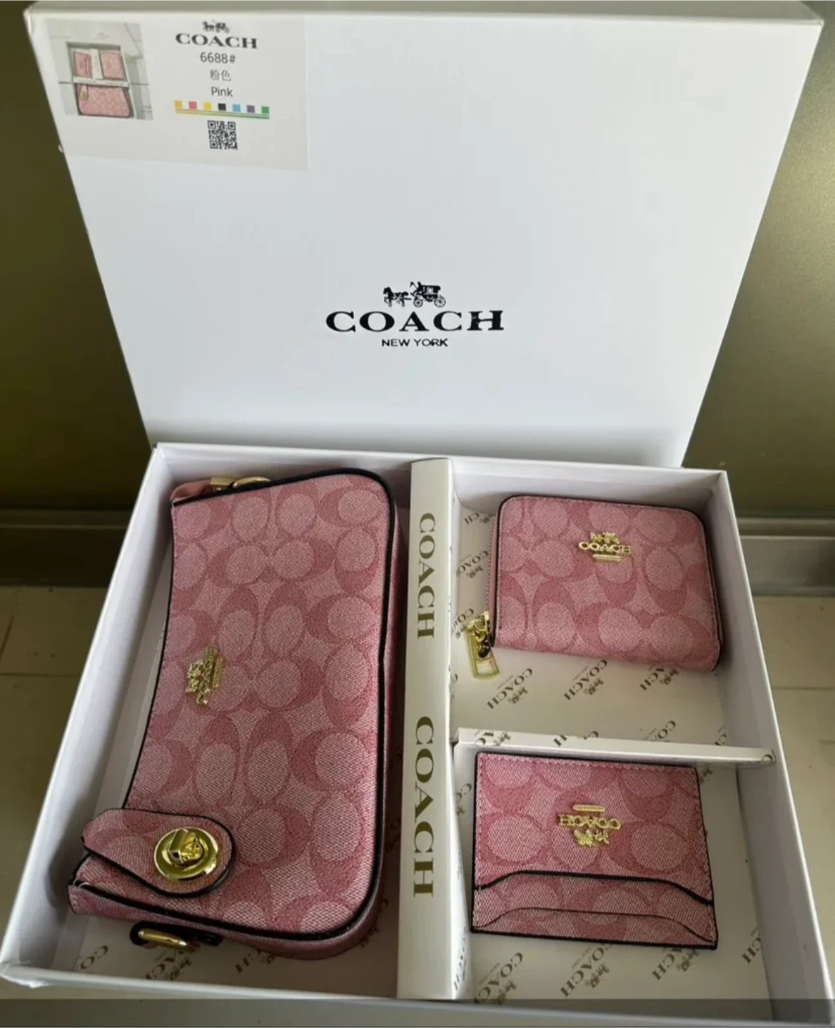 Coach Pink Signature SET   Bag, Wallet, and Cardholder Set