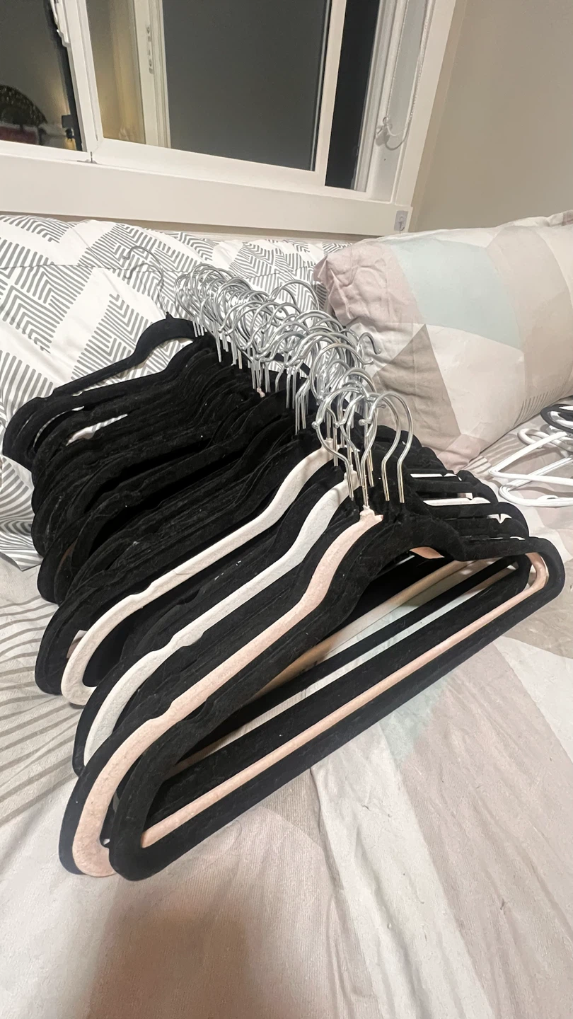 Velvet Hangers - Black & Pink