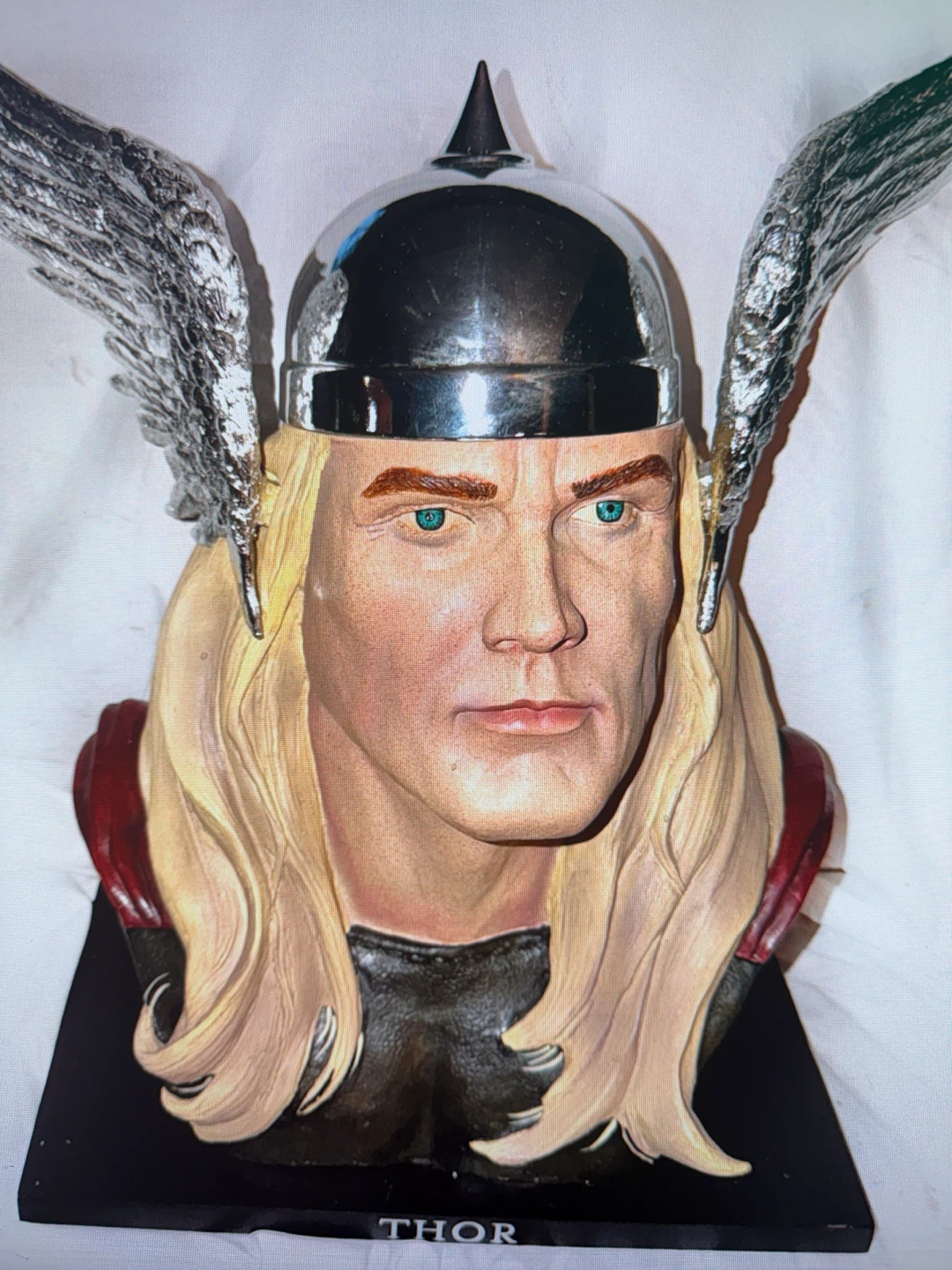 Marvel Thor Life Size Bust by Alex Ross - photo 2