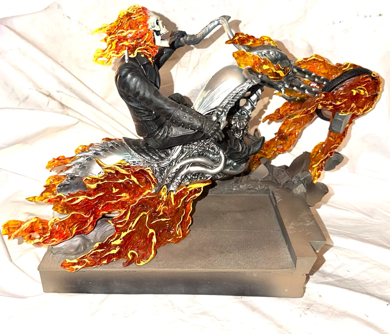 Marvel Knights Ghost Rider on building  Statue - photo 2