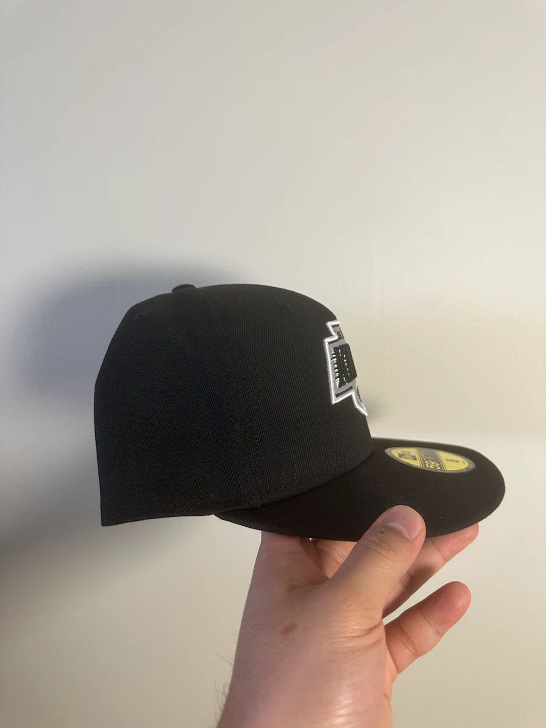 New Era Los Angeles Kings Floral Embroidered Fitted Hat Size 8 - photo 2