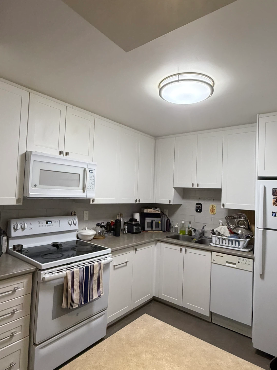 Sublet in Scarborough - Victoria park TTC 2 mins walk - photo 2