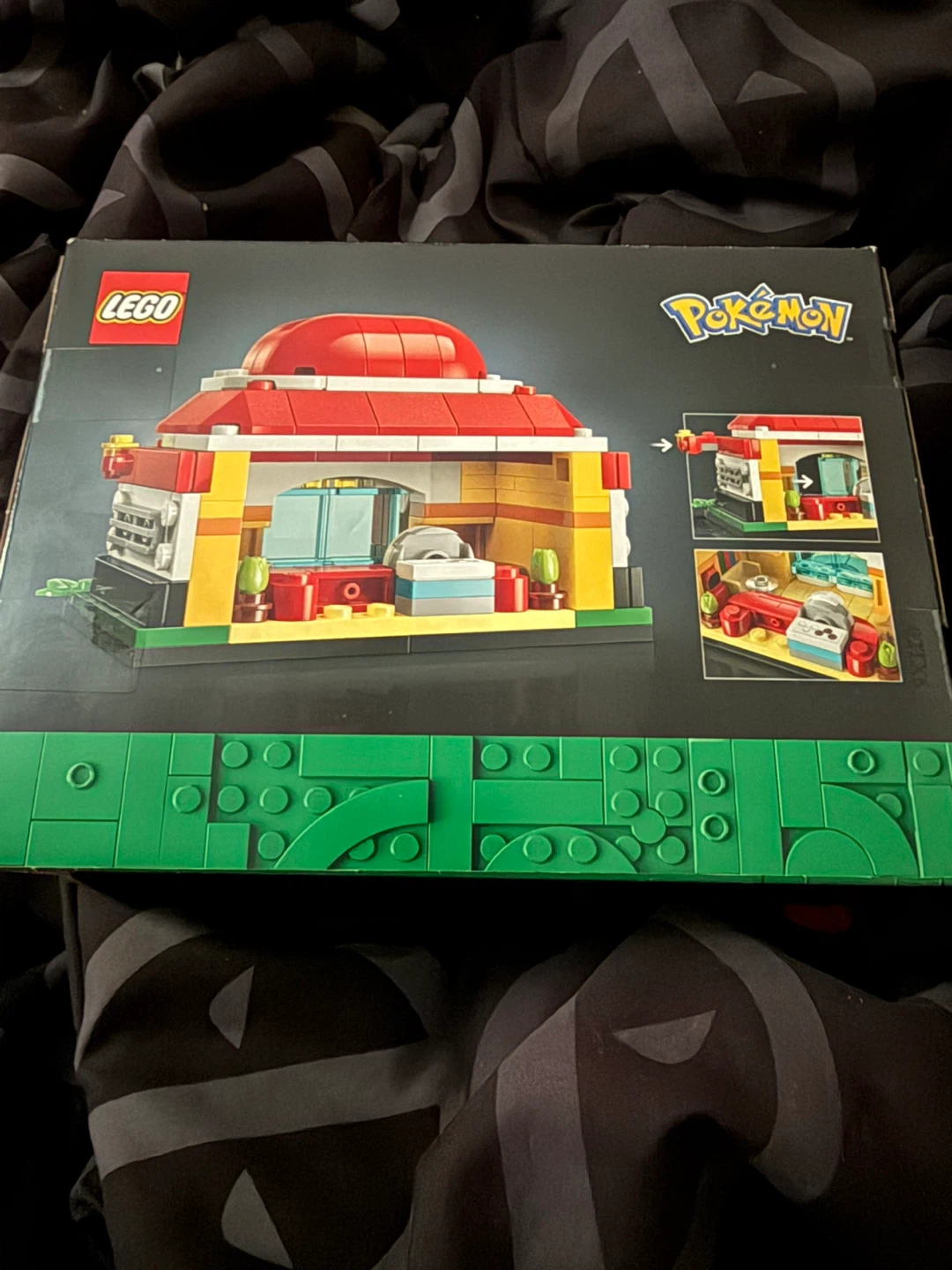 LEGO Mini Pokemon Center Building Set 40911 - photo 2