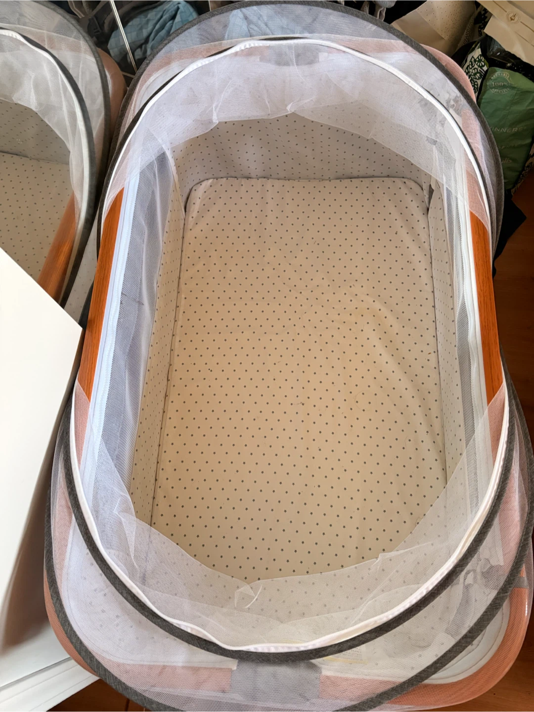 Baby bassinet w/mosquito net - photo 2