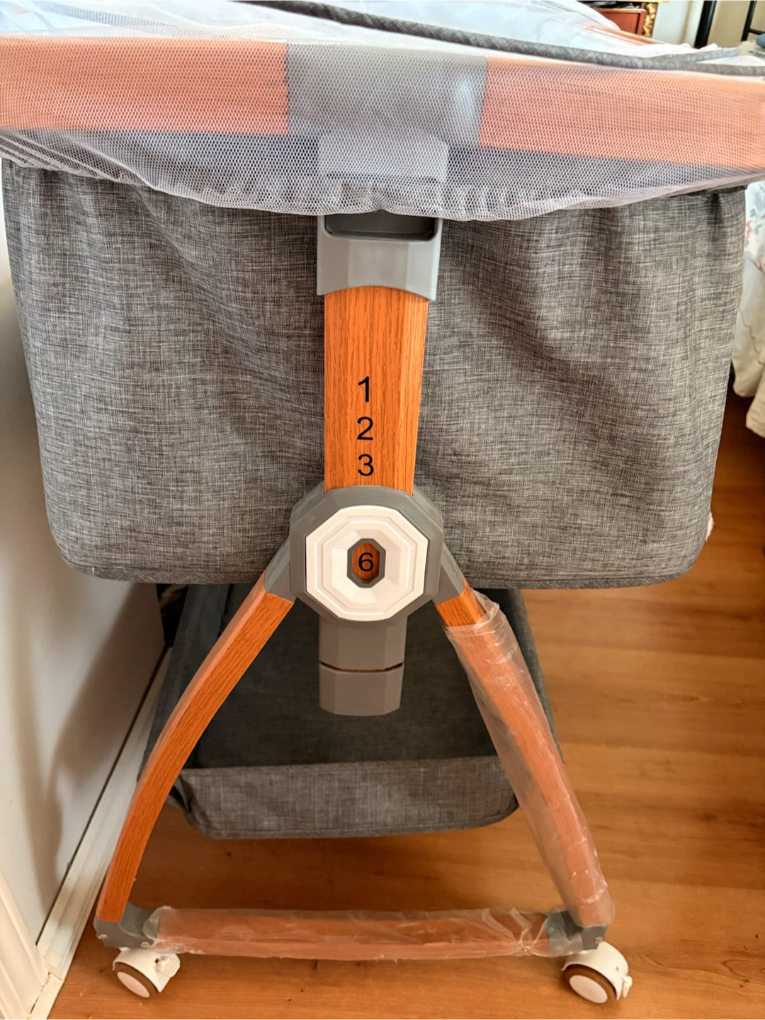 Baby bassinet w/mosquito net - photo 3