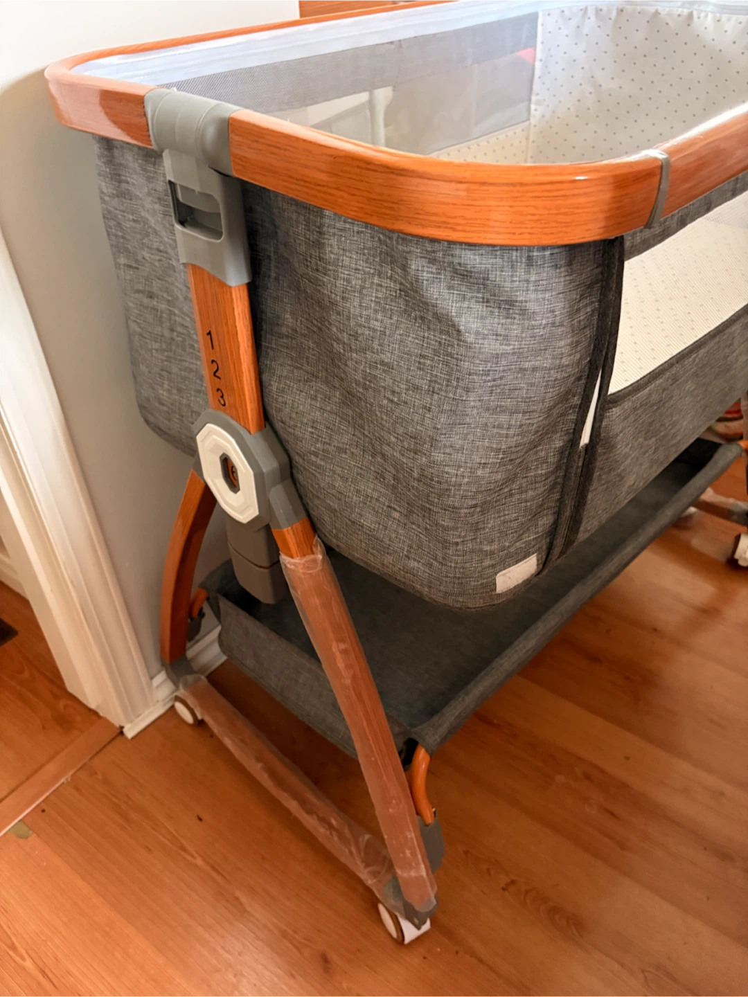 Baby bassinet w/mosquito net - photo 4